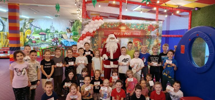 Wycieczka mikołajkowa do sali zabaw WMB i kina w Lesznie